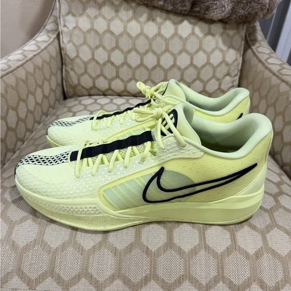 Nike Sabrina 1 size 18 men 19.5 women new - Picture 1 of 5